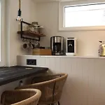 8 Personen Hausboot Mit Hot Tub, Sauna, Kaminofen, Klimaanlage, Lounge, Sonnendeck Und Garten Mit Buddelschiff Direkt Hinterm Deich In * Otterndorf
