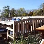 8 Personen Hausboot Mit Hot Tub, Sauna, Kaminofen, Klimaanlage, Lounge, Sonnendeck Und Garten Mit Buddelschiff Direkt Hinterm Deich In