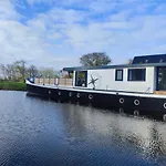 8 Personen Hausboot Mit Hot Tub, Sauna, Kaminofen, Klimaanlage, Lounge, Sonnendeck Und Garten Mit Buddelschiff Direkt Hinterm Deich In