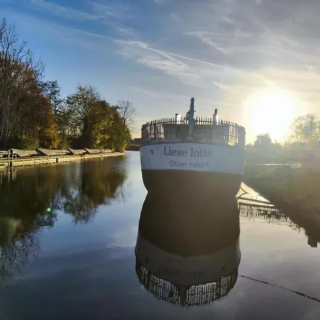 8 Personen Hausboot Mit Hot Tub, Sauna, Kaminofen, Klimaanlage, Lounge, Sonnendeck Und Garten Mit Buddelschiff Direkt Hinterm Deich In Botel *