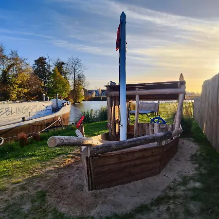 8 Personen Hausboot Mit Hot Tub, Sauna, Kaminofen, Klimaanlage, Lounge, Sonnendeck Und Garten Mit Buddelschiff Direkt Hinterm Deich In *