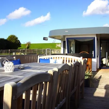 8 Personen Hausboot Mit Hot Tub, Sauna, Kaminofen, Klimaanlage, Lounge, Sonnendeck Und Garten Mit Buddelschiff Direkt Hinterm Deich In Otterndorf