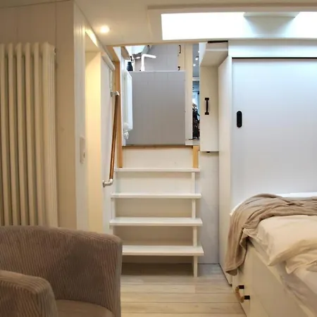 8 Personen Hausboot Mit Hot Tub, Sauna, Kaminofen, Klimaanlage, Lounge, Sonnendeck Und Garten Mit Buddelschiff Direkt Hinterm Deich In Botel Otterndorf