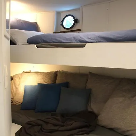 8 Personen Hausboot Mit Hot Tub, Sauna, Kaminofen, Klimaanlage, Lounge, Sonnendeck Und Garten Mit Buddelschiff Direkt Hinterm Deich In Otterndorf