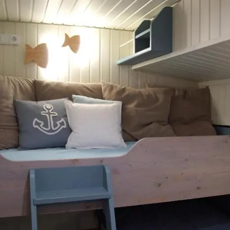8 Personen Hausboot Mit Hot Tub, Sauna, Kaminofen, Klimaanlage, Lounge, Sonnendeck Und Garten Mit Buddelschiff Direkt Hinterm Deich In Otterndorf