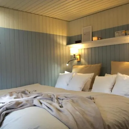 8 Personen Hausboot Mit Hot Tub, Sauna, Kaminofen, Klimaanlage, Lounge, Sonnendeck Und Garten Mit Buddelschiff Direkt Hinterm Deich In 船屋 奥滕多夫