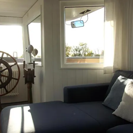 8 Personen Hausboot Mit Hot Tub, Sauna, Kaminofen, Klimaanlage, Lounge, Sonnendeck Und Garten Mit Buddelschiff Direkt Hinterm Deich In 船屋