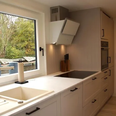 8 Personen Hausboot Mit Hot Tub, Sauna, Kaminofen, Klimaanlage, Lounge, Sonnendeck Und Garten Mit Buddelschiff Direkt Hinterm Deich In Botel Otterndorf