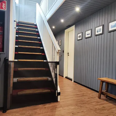 8 Personen Hausboot Mit Hot Tub, Sauna, Kaminofen, Klimaanlage, Lounge, Sonnendeck Und Garten Mit Buddelschiff Direkt Hinterm Deich In Botel Otterndorf