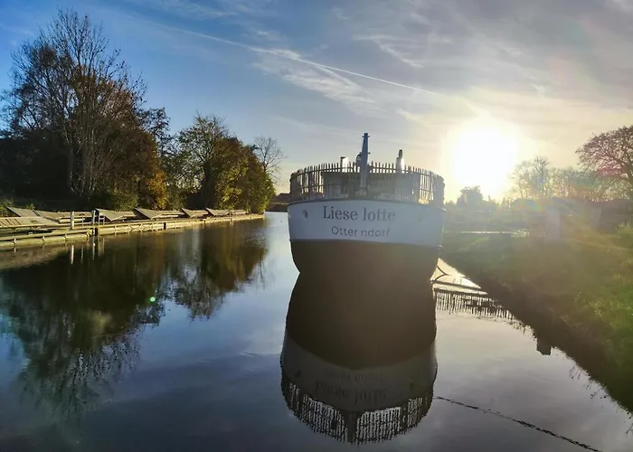 8 Personen Hausboot Mit Hot Tub, Sauna, Kaminofen, Klimaanlage, Lounge, Sonnendeck Und Garten Mit Buddelschiff Direkt Hinterm Deich In Botel *