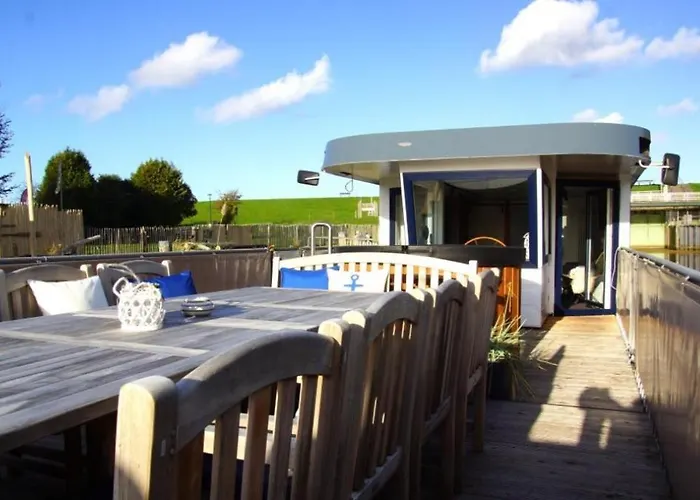 8 Personen Hausboot Mit Hot Tub, Sauna, Kaminofen, Klimaanlage, Lounge, Sonnendeck Und Garten Mit Buddelschiff Direkt Hinterm Deich In Otterndorf