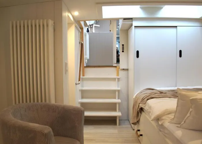 8 Personen Hausboot Mit Hot Tub, Sauna, Kaminofen, Klimaanlage, Lounge, Sonnendeck Und Garten Mit Buddelschiff Direkt Hinterm Deich In Botel Otterndorf