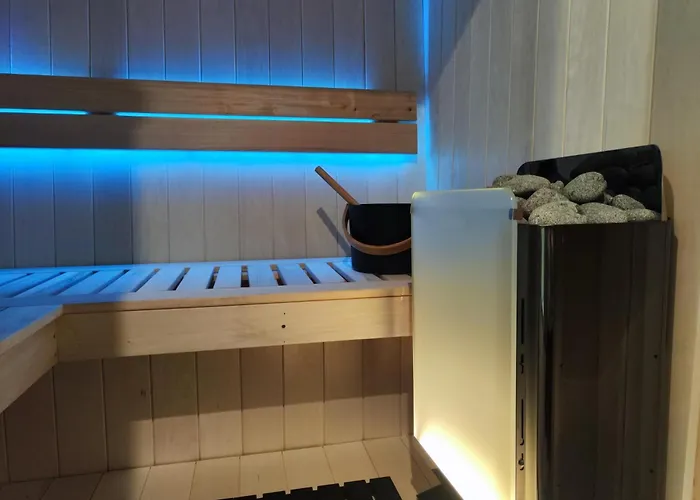 8 Personen Hausboot Mit Hot Tub, Sauna, Kaminofen, Klimaanlage, Lounge, Sonnendeck Und Garten Mit Buddelschiff Direkt Hinterm Deich In Botel *