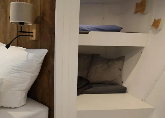 8 Personen Hausboot Mit Hot Tub, Sauna, Kaminofen, Klimaanlage, Lounge, Sonnendeck Und Garten Mit Buddelschiff Direkt Hinterm Deich In Botel *