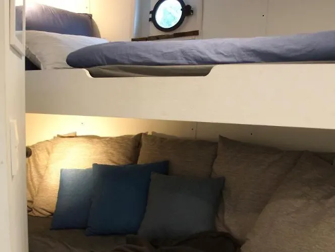 8 Personen Hausboot Mit Hot Tub, Sauna, Kaminofen, Klimaanlage, Lounge, Sonnendeck Und Garten Mit Buddelschiff Direkt Hinterm Deich In Otterndorf