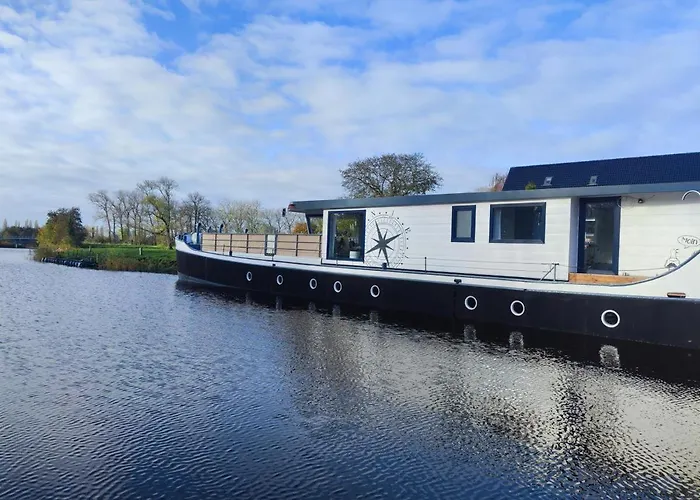 8 Personen Hausboot Mit Hot Tub, Sauna, Kaminofen, Klimaanlage, Lounge, Sonnendeck Und Garten Mit Buddelschiff Direkt Hinterm Deich In
