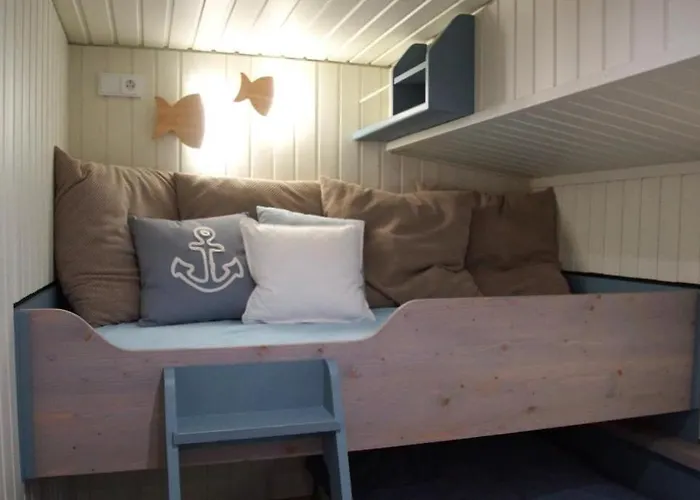8 Personen Hausboot Mit Hot Tub, Sauna, Kaminofen, Klimaanlage, Lounge, Sonnendeck Und Garten Mit Buddelschiff Direkt Hinterm Deich In Otterndorf