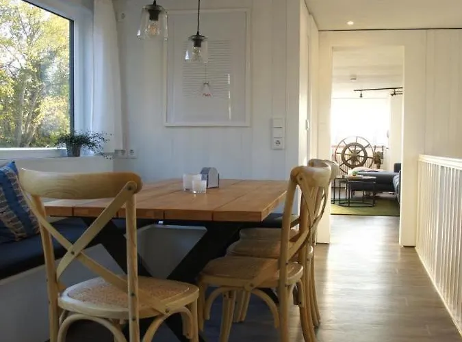 8 Personen Hausboot Mit Hot Tub, Sauna, Kaminofen, Klimaanlage, Lounge, Sonnendeck Und Garten Mit Buddelschiff Direkt Hinterm Deich In *
