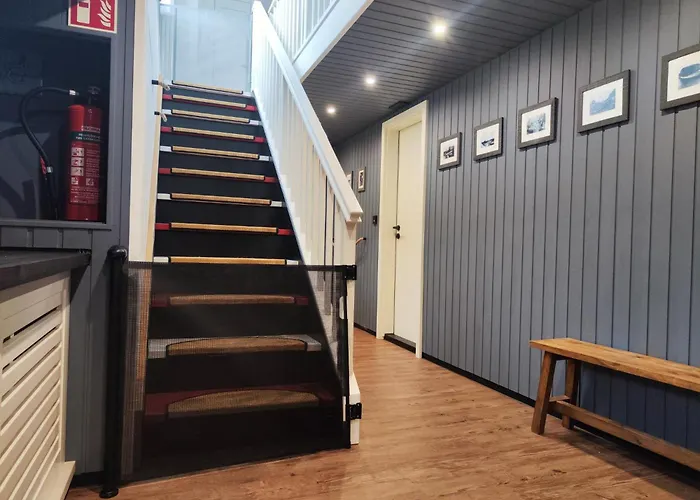 8 Personen Hausboot Mit Hot Tub, Sauna, Kaminofen, Klimaanlage, Lounge, Sonnendeck Und Garten Mit Buddelschiff Direkt Hinterm Deich In Botel Otterndorf